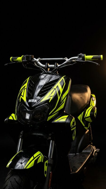 Kit déco MBK Stunt jaune et noir pour scooter 50cc.